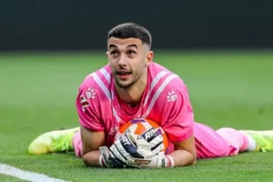 برشلونة يعد بضم حارس