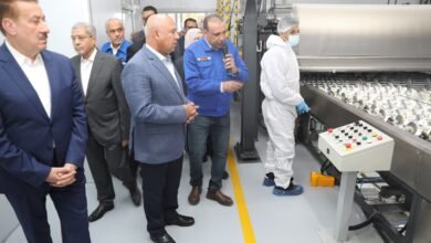 وزير الصناعة يفتتح مصنع لإنتاج الزجاج الهندسي ويضع حجر الأساس لمصنع جديد
