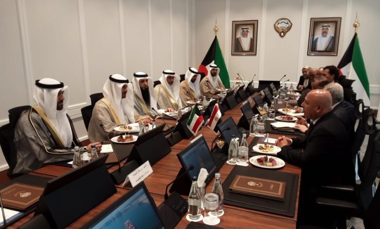 وزير النقل يناقش تطور قطاع النقل البحري في مصر