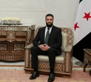 الرئيس السوري الانتقالي أحمد الشرع خلال كلمة ألقاها في مؤتمر دمشق الوطني، حيث أكد أن استعادة الجولان ستظل "أولوية وطنية لا تسقط بالتقادم"، مشيرًا إلى الاستعداد لحوار مشروط مع الجانب الإسرائيلي برعاية دولية.