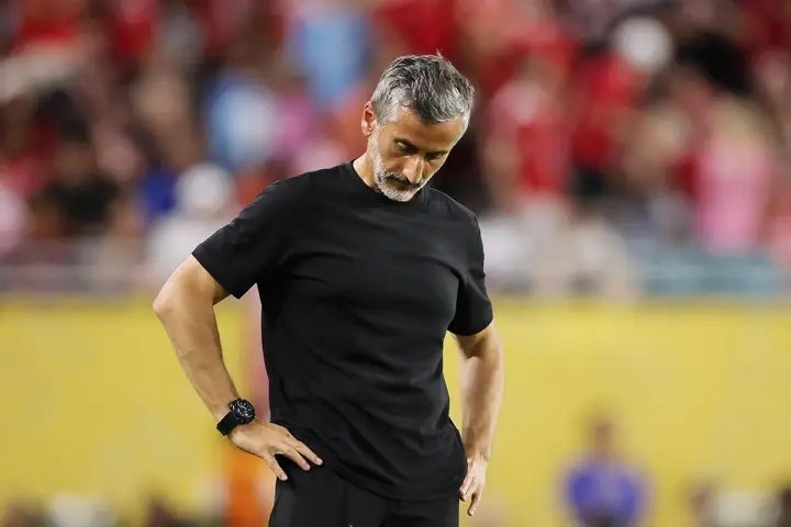 الأهلي يُنهي عقد ريبيرو فجراً