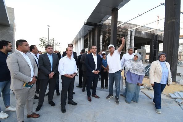 وزير الإسكان يقوم بجولة مفاجئة بمشروع حدائق "تلال الفسطاط" بمنطقة مصر القديمة