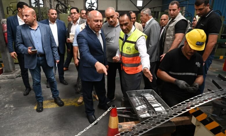كامل الوزير يزور عدة مصانع .. تعرف على أبرزها .. تفاصيل