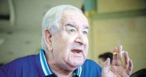 محمد عبد العزيز يكشف أسرار رحلته مع الكوميديا