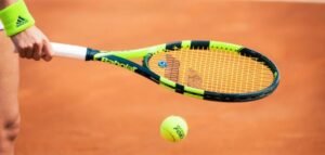 التنس لعبة المهارة والقوة الذهنية