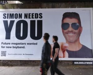 الجارديان :شاهد بحث سيمون كاول عن فرقة شبابية جديدة… وكيف تغيّر عالمنا تمامًا