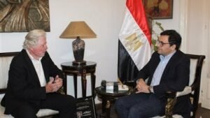 وزير الثقافة يناقش استعدادات مهرجان القاهرة السينمائي