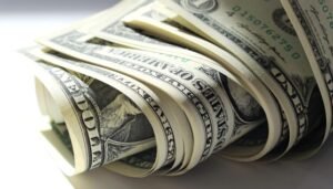 الدولار يرتفع 3 قروش بالبنوك بنهاية الخميس