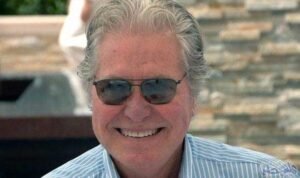 وزير الثقافة يناقش استعدادات مهرجان القاهرة السينمائي