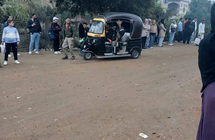 أزمة مواصلات بهنباي بالشرقية.. أهالي القرية ينتظرون ساعات بلا سيارات ويطلقون استغاثة عاجلة