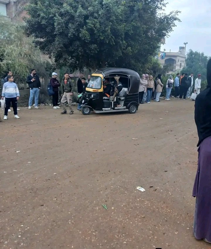 أزمة مواصلات بهنباي بالشرقية.. أهالي القرية ينتظرون ساعات بلا سيارات ويطلقون استغاثة عاجلة