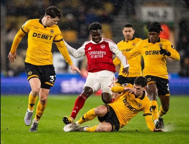 ساكا يحذر من تكرار هفوات أرسنال