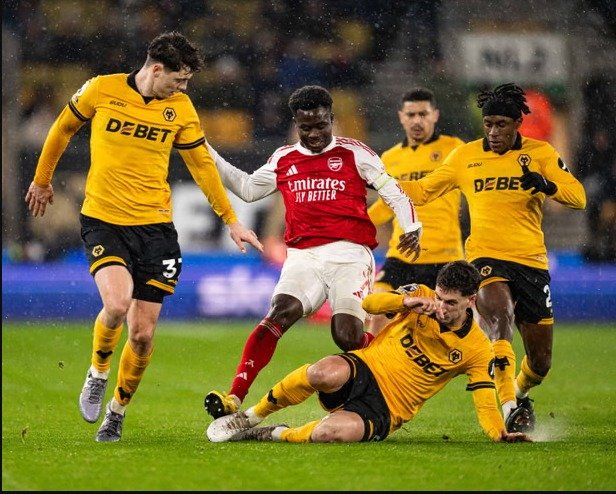 ساكا يحذر من تكرار هفوات أرسنال