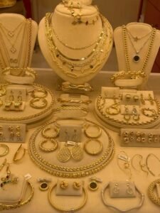 قفزة جديدة في أسعار الذهب بمصر.. عيار 21 يسجل 6870 جنيهًا وسط زيادة الطلب