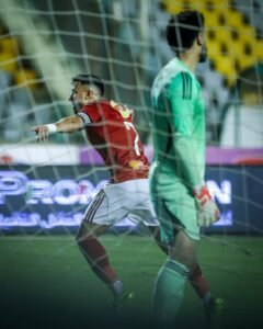 الأهلي يضرب المقاولون بثلاثية ويشعل صراع القمة في الدوري المصري