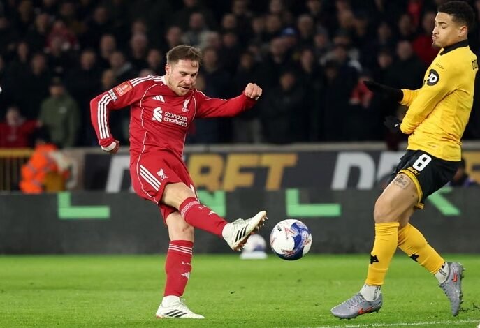 ليفربول يفرض سيطرته مبكراً