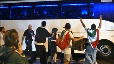 لاعبات إيرانيات يطلبن اللجوء