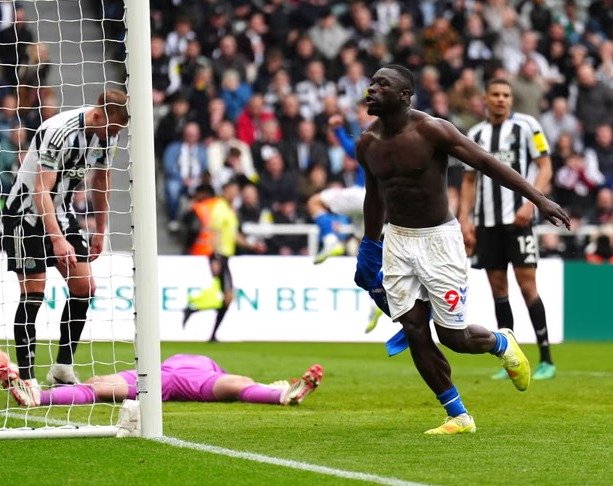 سندرلاند يقلب الطاولة على نيوكاسل