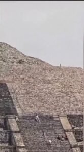 إطلاق نار فوق هرم مكسيكي يسفر عن قتيل و13 مصابًا