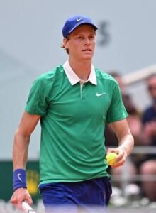 ألكاراز يصعق الحلم المحلي ويضرب موعدًا ناريًا مع سينر