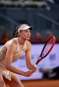 ريباكينا تخطف لقب شتوتجارت وتغادر بسيارة بورشه جديدة في مشهد استثنائي