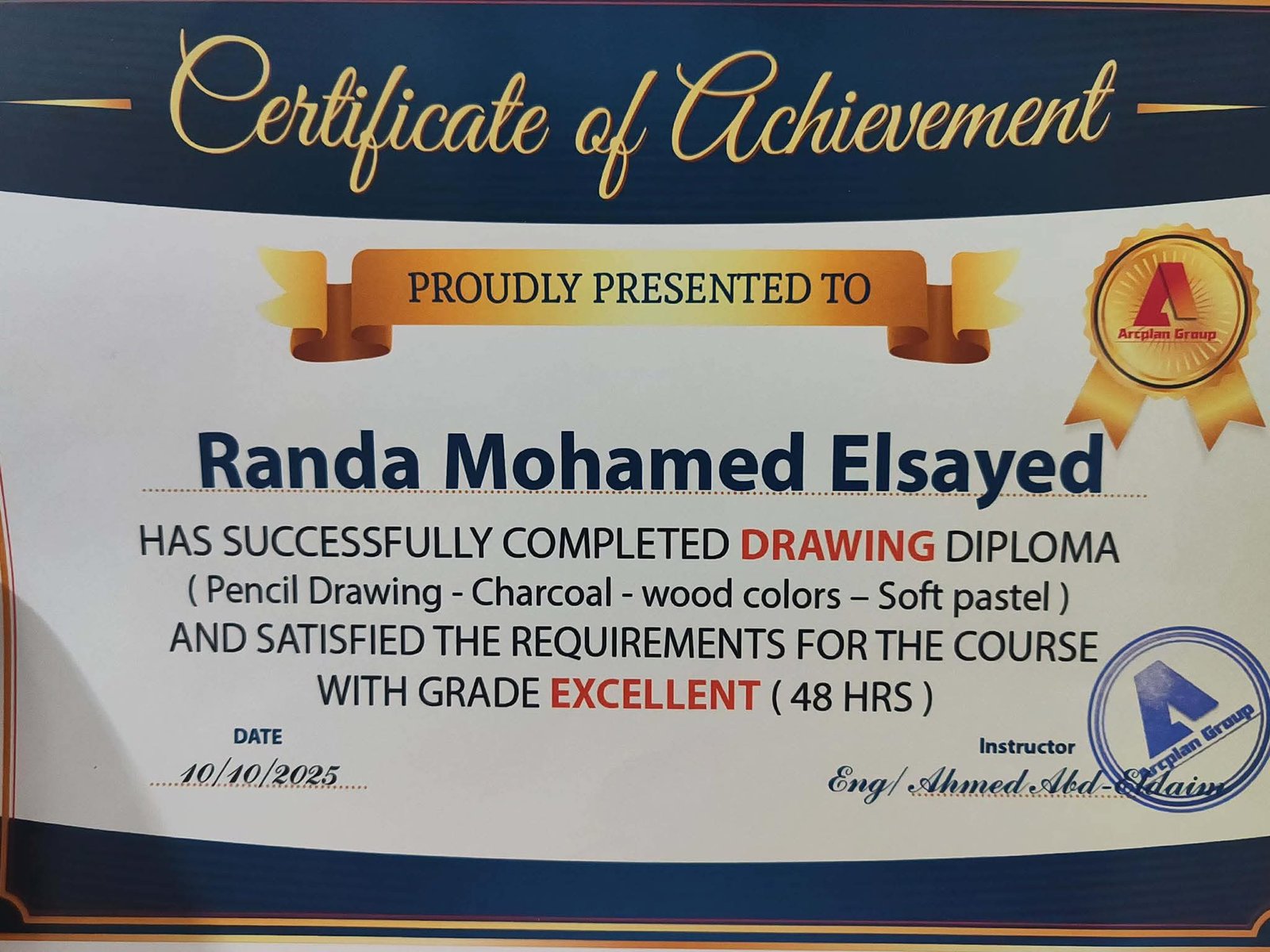 رندا محمد.. فنانة مصرية 14 عامًا تكتب تاريخها بريشة الإبداع وتخطف الأضواء على السوشيال ميديا 