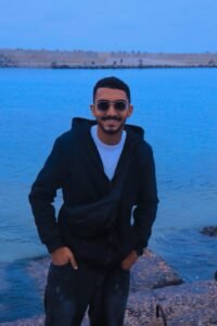 سرقوا تصاميمي لكن مش هيعرفوا يسرقوا حلمي.. فارس إبراهيم يواجه فوضى الإبداع برسالة صادمة للشباب