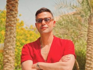 محمد إمام يكشف سر إخفاء أسرته.. ويشيد بزوجته