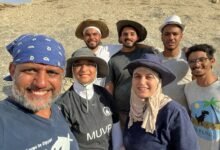 الدكتور هشام سلام مع الفريق البحثي لمركز جامعة المنصورة للحفريات الفقارية ..