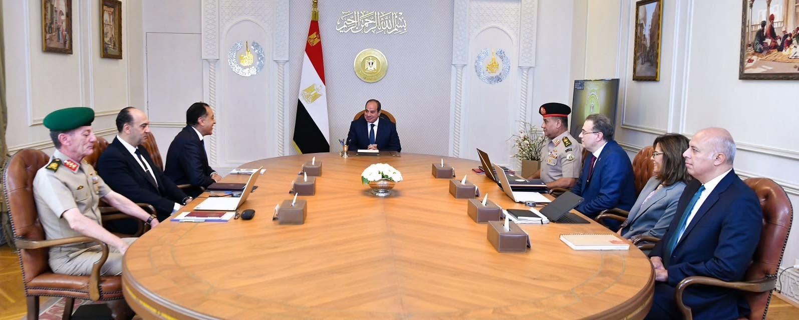 الرئيس عبد الفتاح السيسي خلال اجتماع حكومي لبحث تطوير الجهاز الإداري للدولة وحوكمة التعيينات