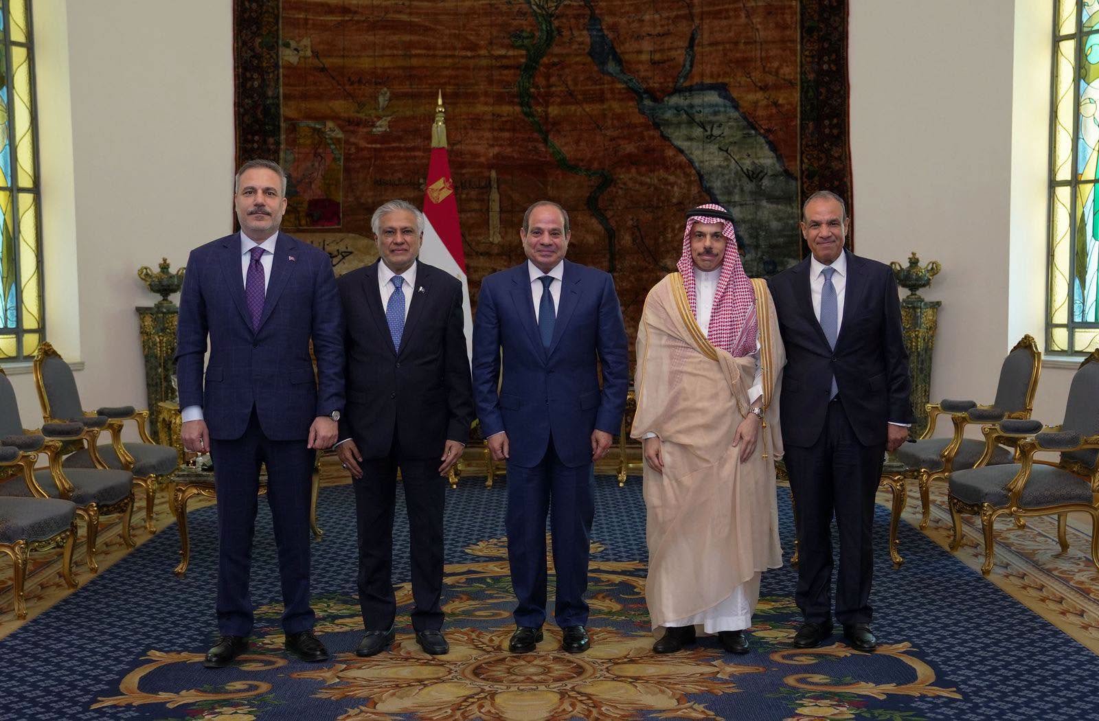 جانب من مباحثات الرئيس السيسي وسمو الأمير فيصل بن فرحان حول أمن الخليج والقضية الفلسطينية.