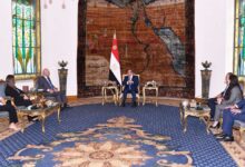 السيسي للمفوض السامي للاجئين: مصر تدير ملف الضيوف بمسؤولية إنسانية وتنتظر تضامناً دولياً".