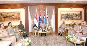 وزير الدفاع يلتقي نائب القائد العام للجيش الوطني الليبي ورئيس الأركان