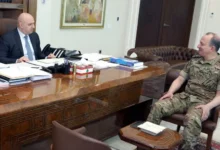 غارة على جنوب لبنان.. عون وهيكل يبحثان مهمات الجيش بعد الاتفاق الإطار