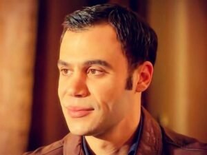 محمد إمام يكشف سر إخفاء أسرته.. ويشيد بزوجته