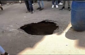 هبوط أرضي مفاجئ بعد نفق زهراء المعادي على طريق القطامية السخنة