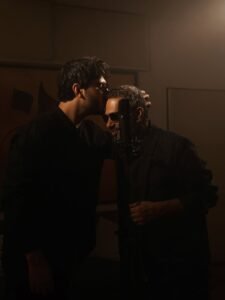 محمد فضل شاكر يحتفل بالإفراج عن والده ويشوق الجمهور لعودته