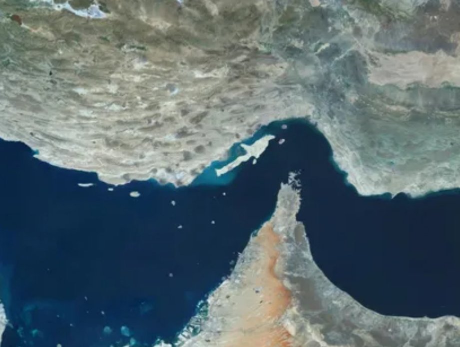 صورة فضائية توضح الممرات البحرية في الخليج العربي