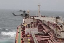 البحرية الأمريكية تعطل ناقلة نفط جديدة في بحر عُمان..تشديد تنفيذ الحصار البحري على إيران