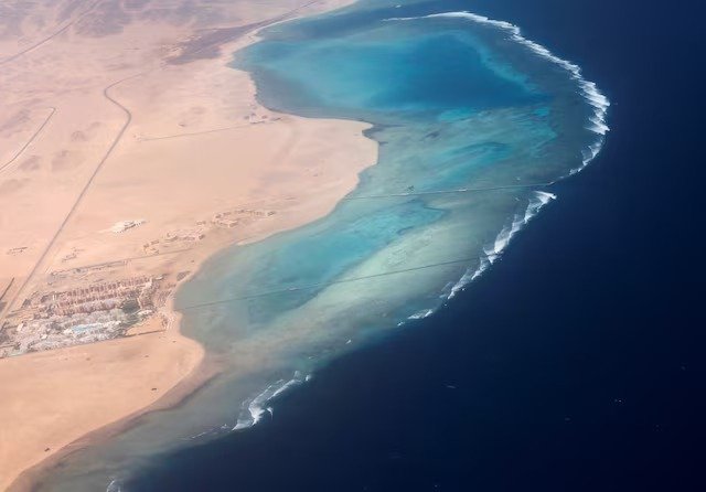 الحوثيون يدرسون فرض رسوم على السفن العابرة للبحر الأحمر.. واستثناء محتمل للصين