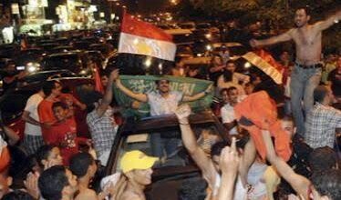 خروج المصريين الى الميادين احتفالا بفوز مصر