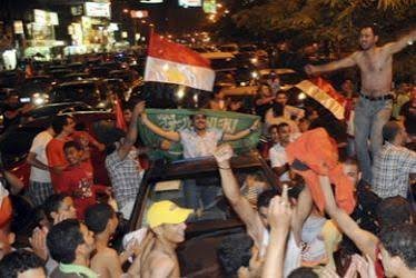 خروج المصريين الى الميادين احتفالا بفوز مصر