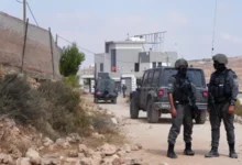 عائلات فلسطينية في قصرة وسط تصاعد اعتداءات المستوطنين