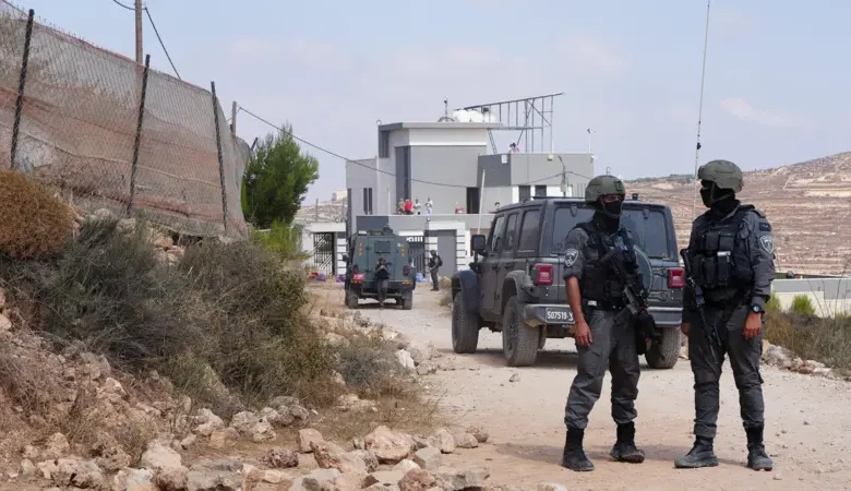 عائلات فلسطينية في قصرة وسط تصاعد اعتداءات المستوطنين