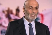 سمير جعجع خلال مقابلة تلفزيونية يتحدث عن تطورات الأوضاع في المنطقة.