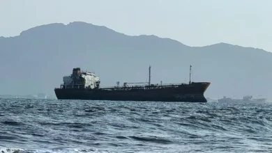 عملية إنقاذ طاقم السفينة الهندية بعد غرقها في البحر الأحمر.
