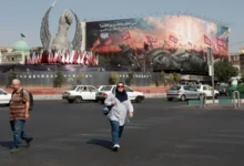 سفينة حربية أمريكية في مياه مضيق هرمز وسط التوتر بين إيران وأمريكا