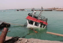 هجوم حوثي في باب المندب يستهدف سفينة شحن في البحر الأحمر