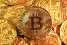 بتكوين تقترب من 72 ألف دولار بالتزامن مع تحركات لتنظيم سوق العملات المشفرة