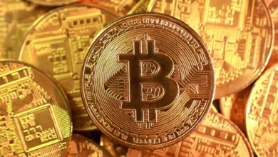 بتكوين تقترب من 72 ألف دولار بالتزامن مع تحركات لتنظيم سوق العملات المشفرة